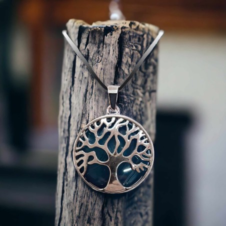 Pendentif Arbre de Vie argenté serti d'une Agate Bleue naturelle magnétisée.