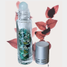 Flacon roll-on avec billes d'Amazonite naturelle, magnétisé pour favoriser l'apaisement et l'harmonie émotionnelle.