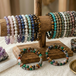 Bracelets fins en pierres naturelles 6mm, sélection intuitive et magnétisme, Créations Serpentine.