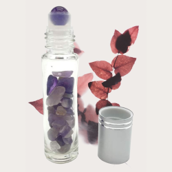 Roll-on holistique en Améthyste : l'allié naturel pour un teint éclatant et un apaisement immédiat des tensions crâniennes.