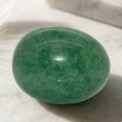 Petite pierre d'aventurine verte du Brésil (15 mm), magnétisée pour vous accompagner au quotidien