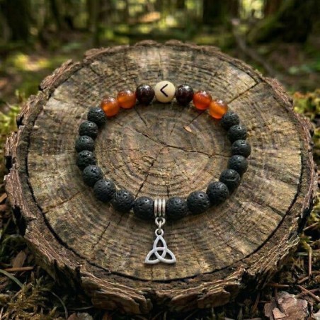 Bracelet sacré Kenaz  Agate Rouge (ou GrenatJaspe), Pierre de Lave et Rune pyrogravée manuellement sur bois.