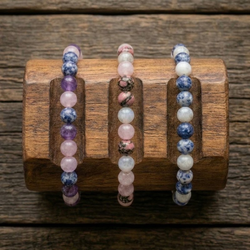 Exemples de déclinaisons de bracelets Sommeil Réparateur 8 mm en améthyste, quartz rose, sodalite, rhodonite et pierre de lune